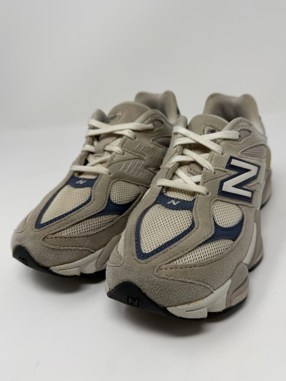 New Balance Kids Beige and Navy 2002R Sneakers Sz.1.5